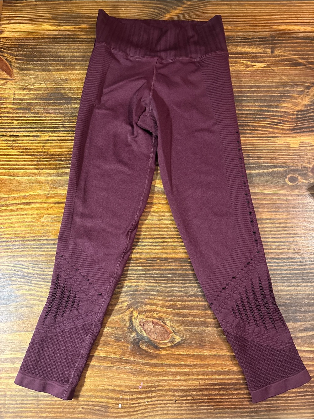 Athleta Women's Small Halasana Macrame Seamless 7/8 Leggings Burgundy